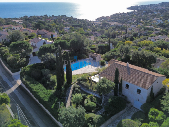 Luxury real estate photo | Charming Properties