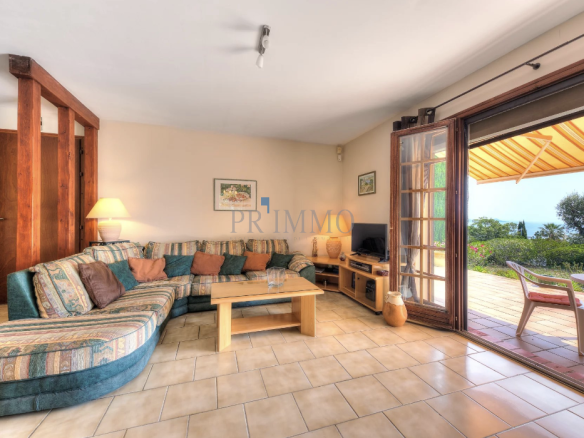 Interior of a single-storey villa with sea view, bright and comfortable living room.