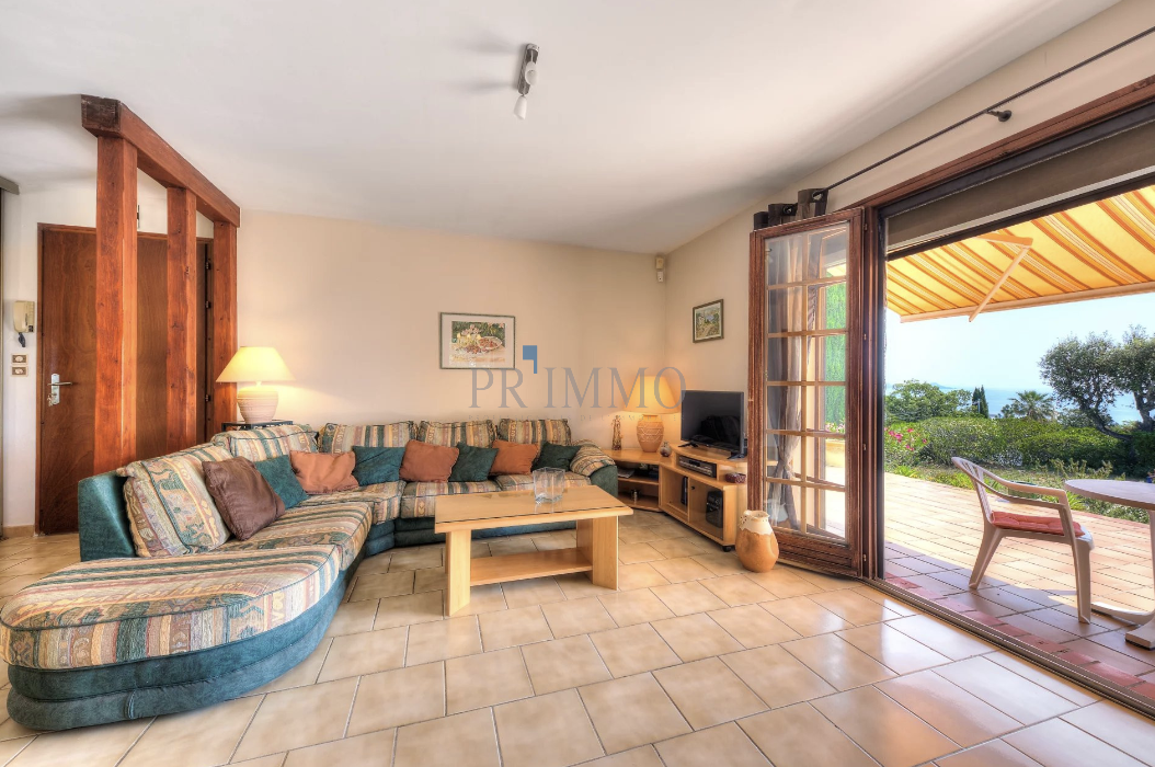 Interior of a single-storey villa with sea view, bright and comfortable living room.