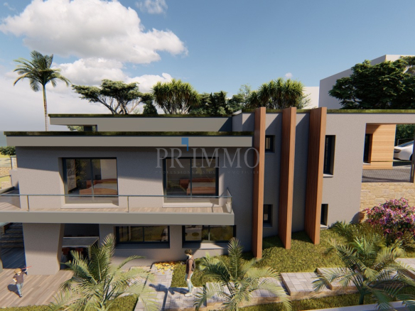 Vue d'une villa contemporaine avec piscine sur un terrain à bâtir aux Issambres.