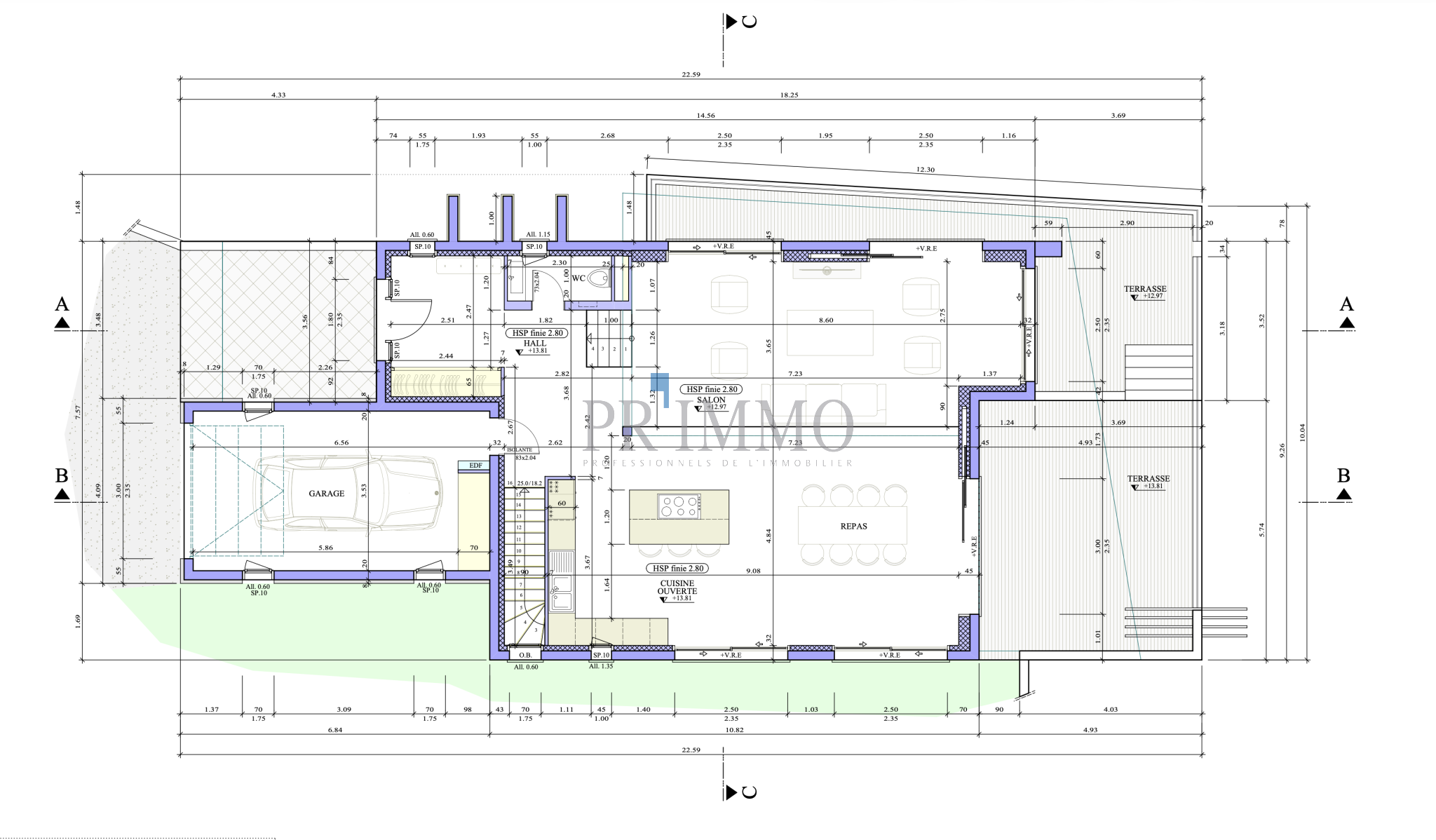 Plan de villa contemporaine à Les Issambres Plan de construction d'une villa contemporaine avec piscine sur un terrain à Les Issambres.