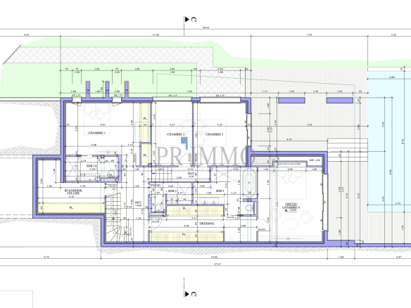Plan de construction d'une villa contemporaine avec piscine sur un terrain à bâtir aux Issambres.
