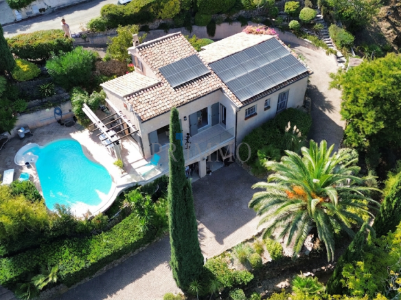 Luxury real estate photo | Charming Properties