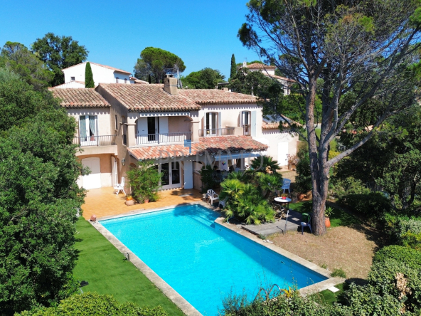 À vendre à Saint Aygulf (83) : immense maison avec 6 pièces