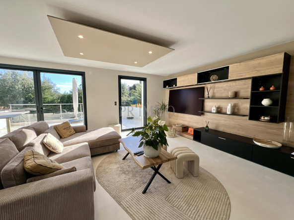 Villa T6 Spacieuse avec Jardin et Piscine   Saint-Aygulf