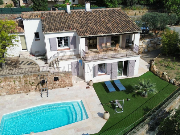 House with swimming pool and panoramic view exclusively in Vend