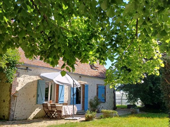 Ensemble immobilier sur 3 ha . Parc Naturel Régional du Perche. 1h40 de Paris