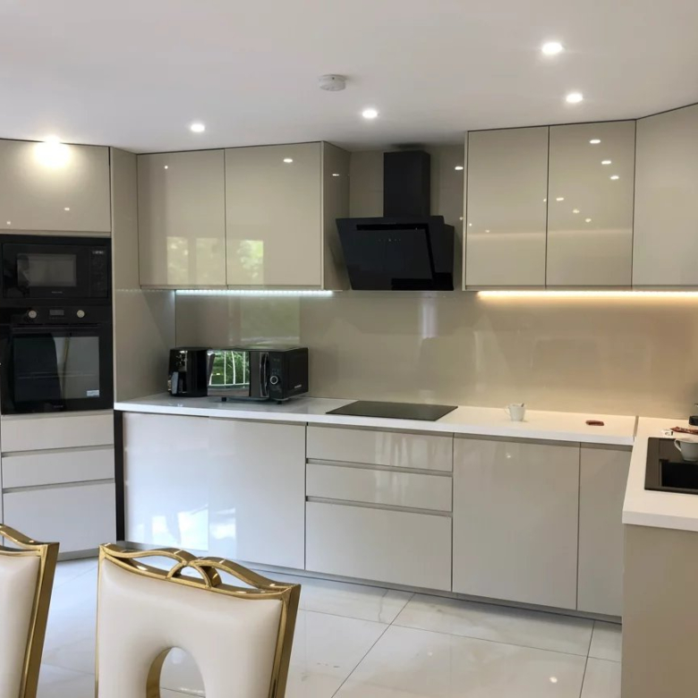 VALBONNE –  VILLA 4P AVEC PISCINE ET STUDIO ATTENANT