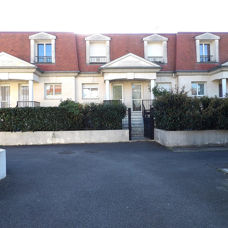 Property complex on 3 hectares. Perche Regional Natural Park. 1 hour 40 minutes from Paris