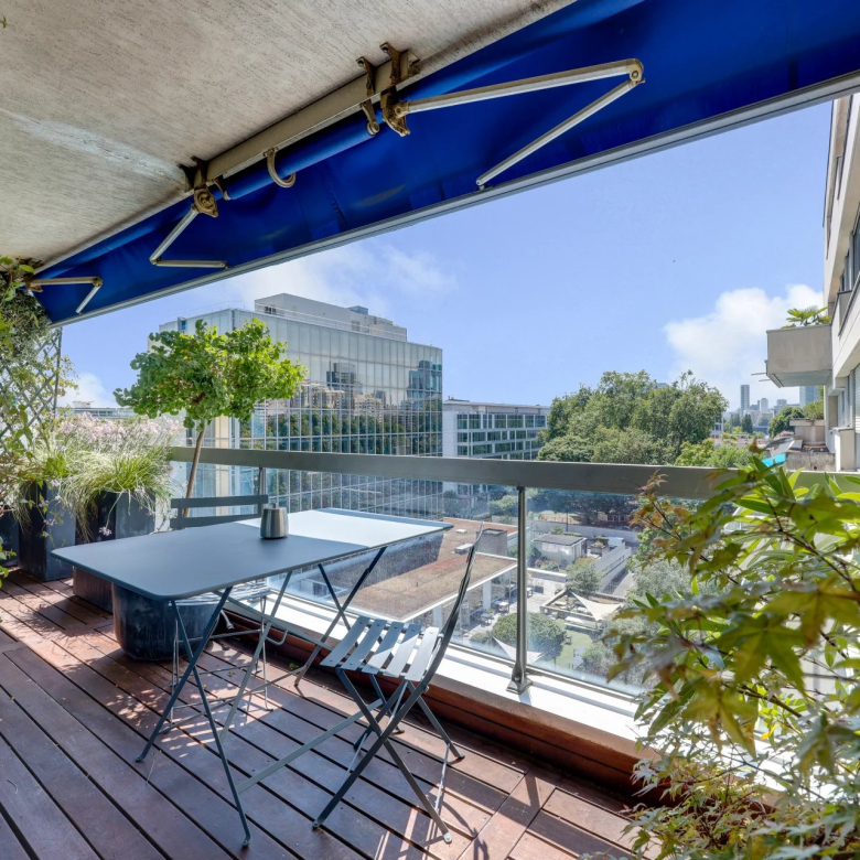 SOLD Co-Exclusive Listing – Roquefort les Pins – 3 rooms in perfect condition – Swimming pool – Panoramic view