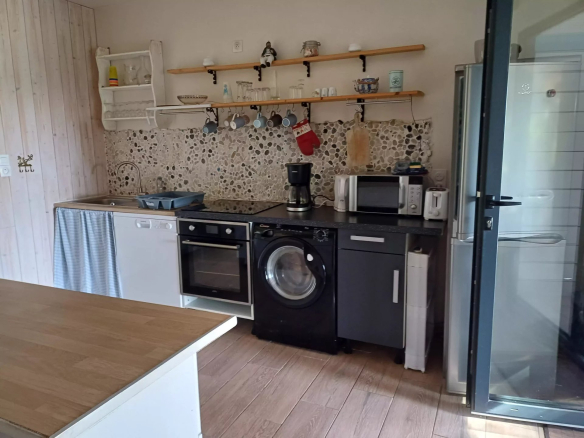 Cuisine équipée d'un ensemble immobilier dans le Parc Naturel Régional du Perche.