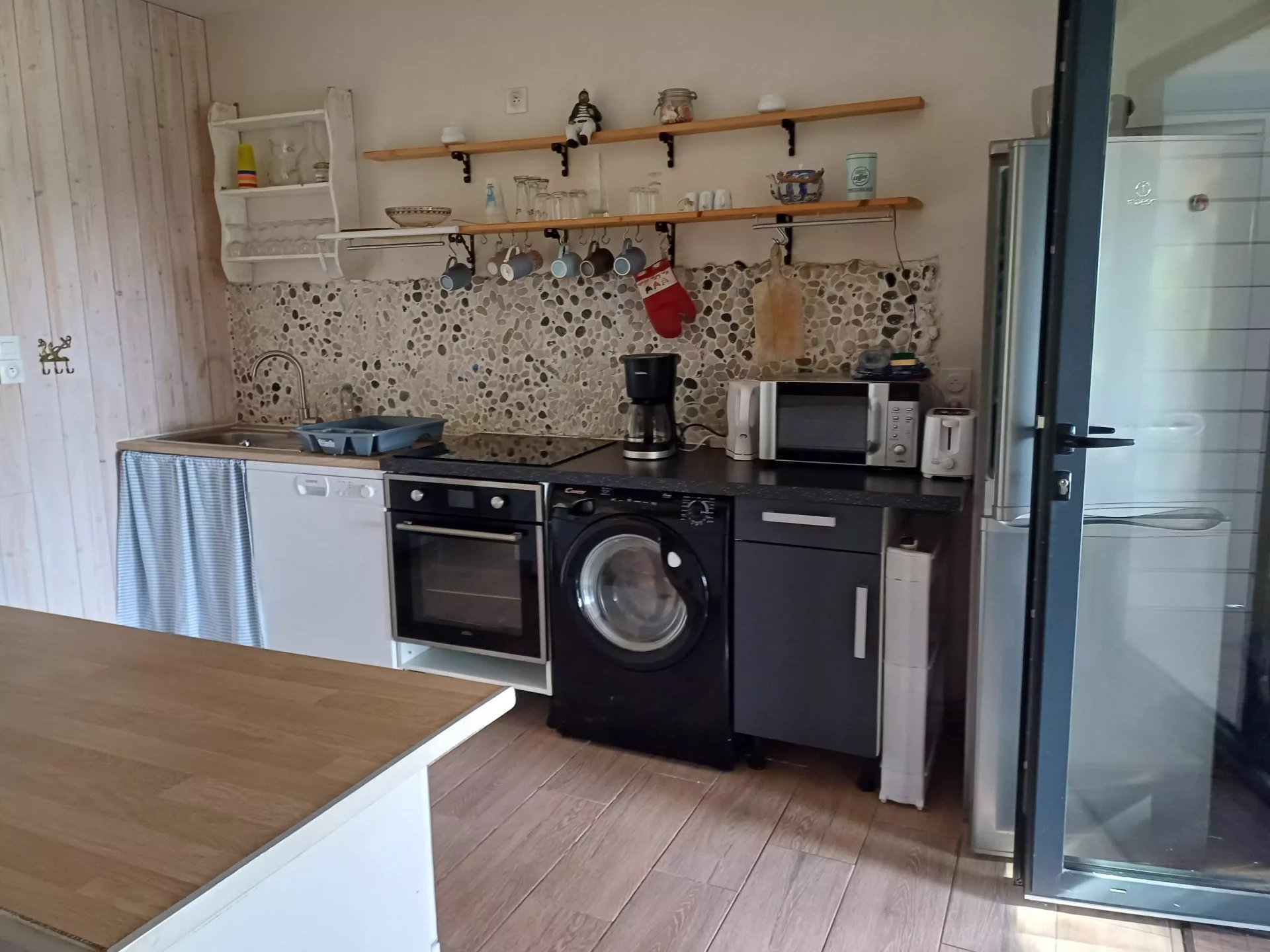 Cuisine équipée d'un ensemble immobilier dans le Parc Naturel Régional du Perche.