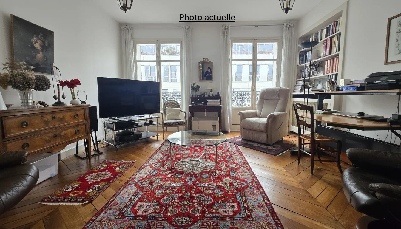 Salon d’un appartement familial à Paris 17ème Salon lumineux d'un appartement à Paris 17ème avec parquet et mobilier moderne.