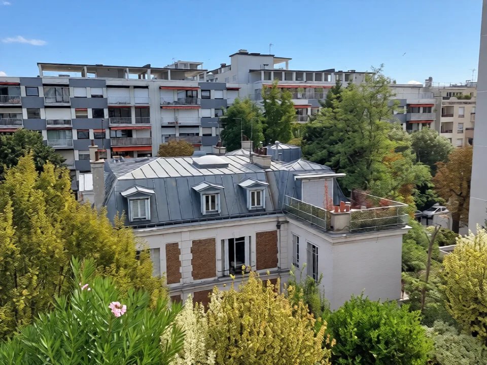 Bâtiment résidentiel à Courbevoie Vue d'un bâtiment résidentiel avec des arbres et des terrasses à Courbevoie.