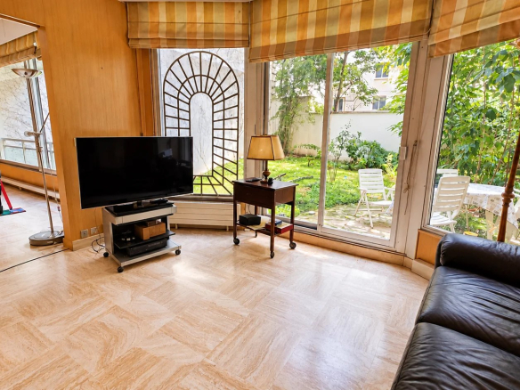 Interior of a family apartment in the 16th arrondissement of Paris with a garden