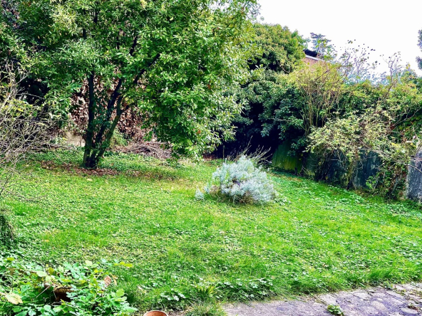 Mairie de Montreuil / Maison avec grand jardin