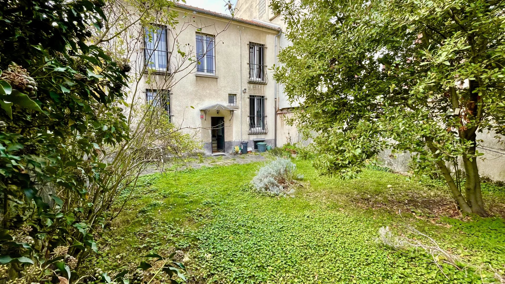 Mairie de Montreuil / Maison avec grand jardin