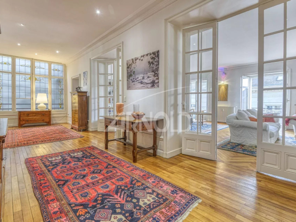Nantes downtown, 6-room apartment