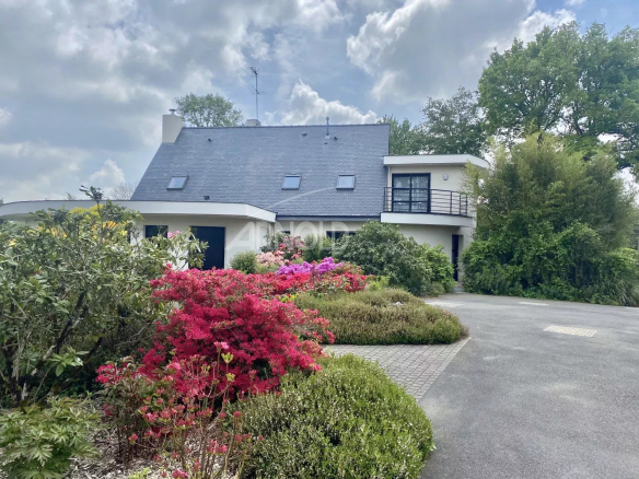 Charming property 20 minutes from Rennes, in Orgères with 4 bedrooms and heated swimming pool.