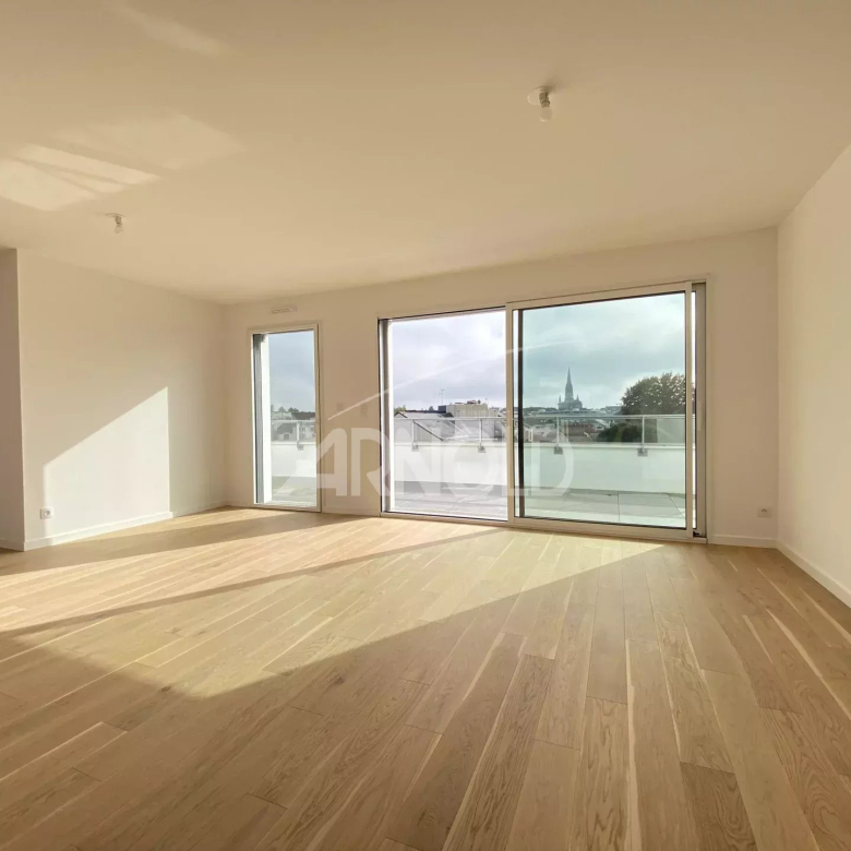 4-room apartment on a high floor – Quai de Versailles