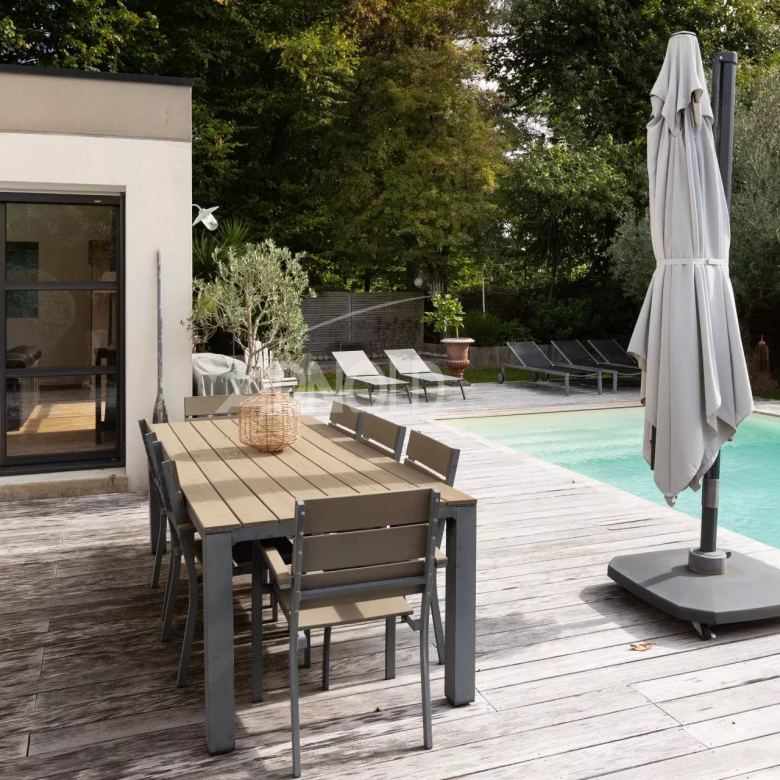 Saint-Etienne de Montluc Maison avec piscine