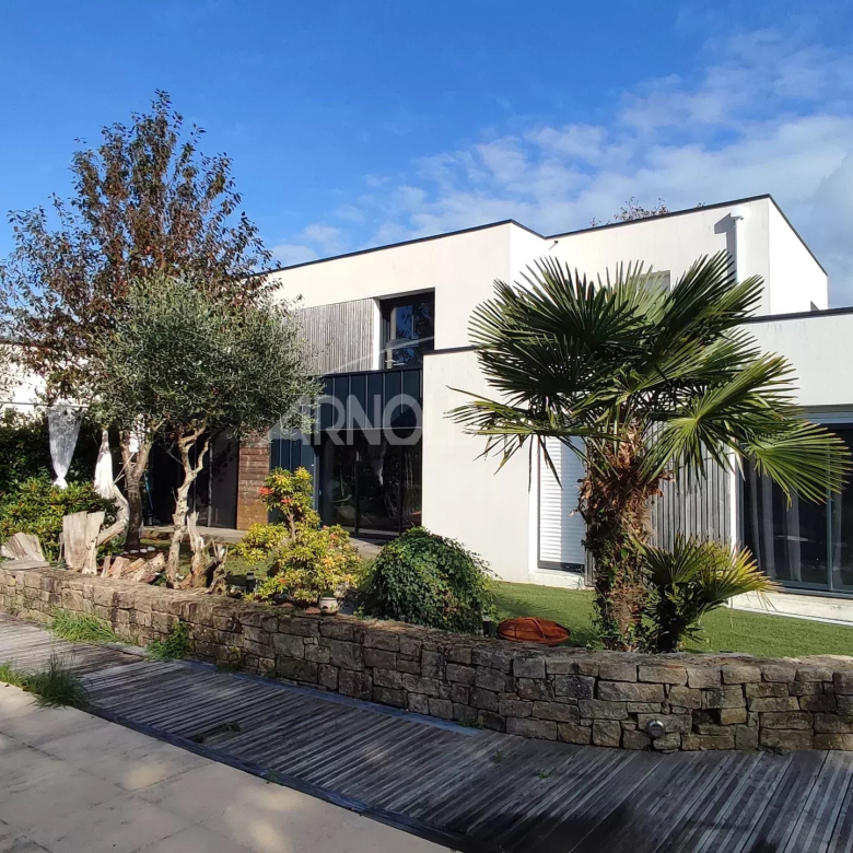 Antibes Le Ponteil  Proche des  plages.