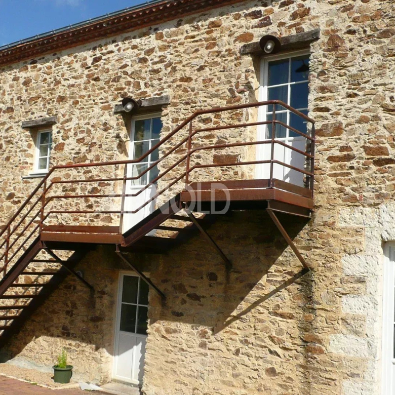 PIEDS DANS l’EAU – Roquebrune-sur-Argens