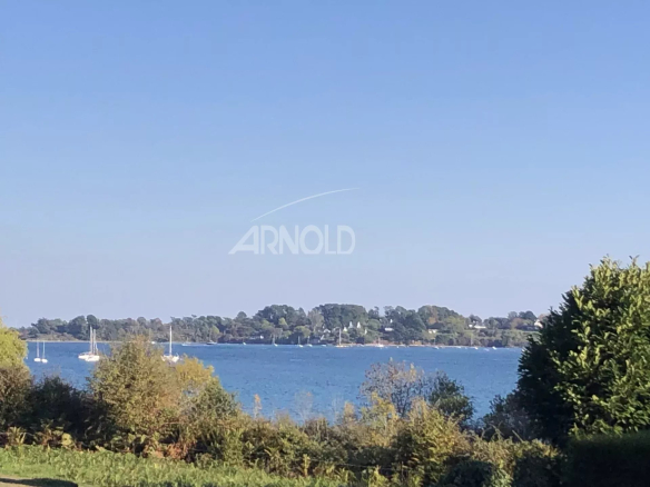Quiet house with views of the Gulf of Morbihan