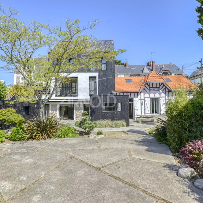 Résidence en pierres 6 chambres, jardin, garage à Saint-Malo centre