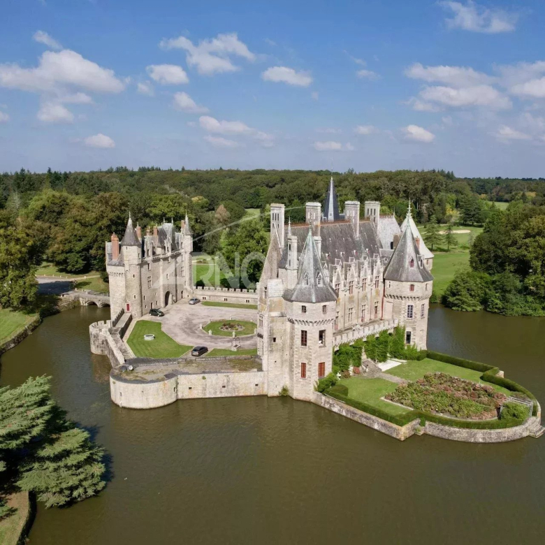 THOUARE – Superbe contemporaine de plain-pied avec piscine – 5 chambres