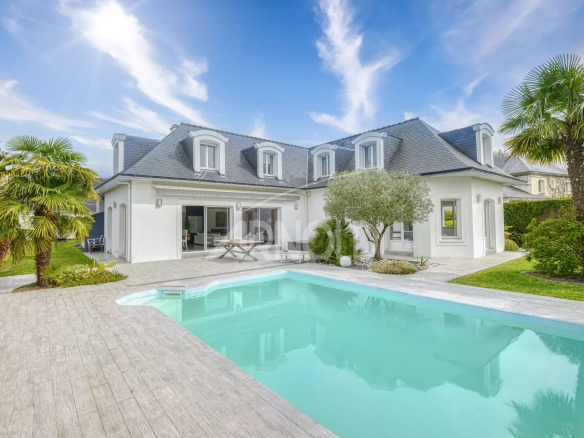 La Chapelle Sur Erdre – Maison familiale de standing avec piscine et  bureau indépendant