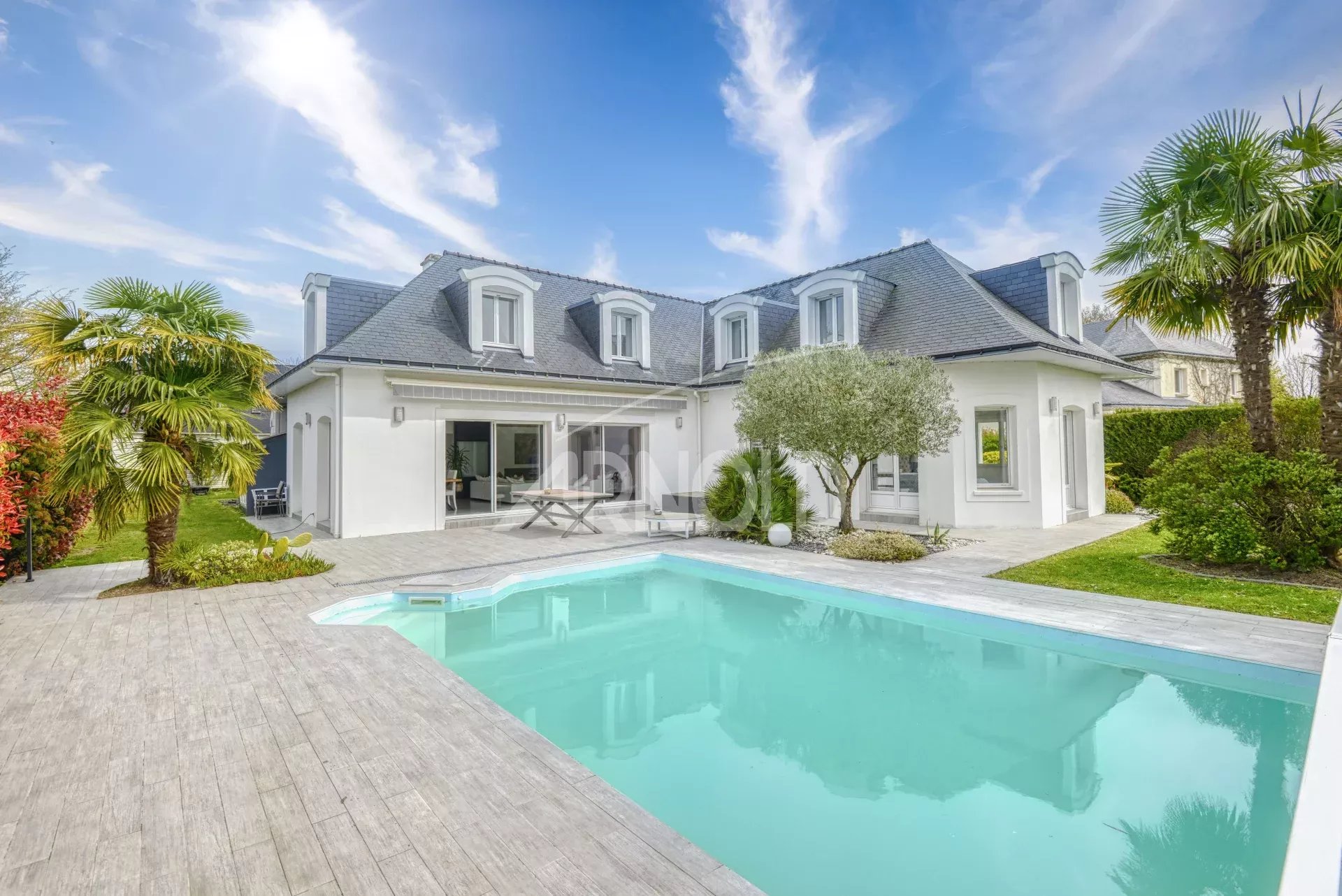 La Chapelle Sur Erdre – Maison familiale de standing avec piscine et  bureau indépendant