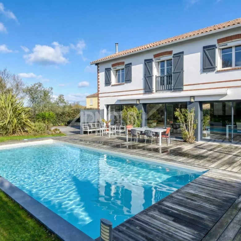 VILLA CONTEMPORAINE 2025 — DOMAINE PRIVÉ — JARDIN PISCINABLE