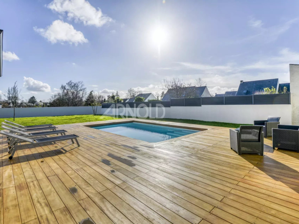 THOUARE – Superb contemporary single-storey house with swimming pool – 5 bedrooms