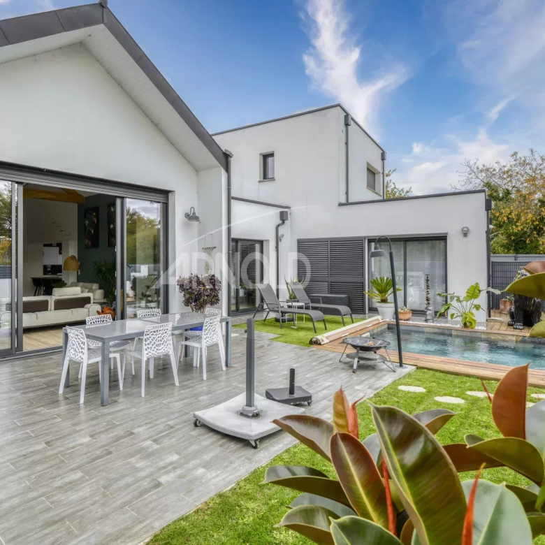 Vannes, contemporary design by GUILLOU