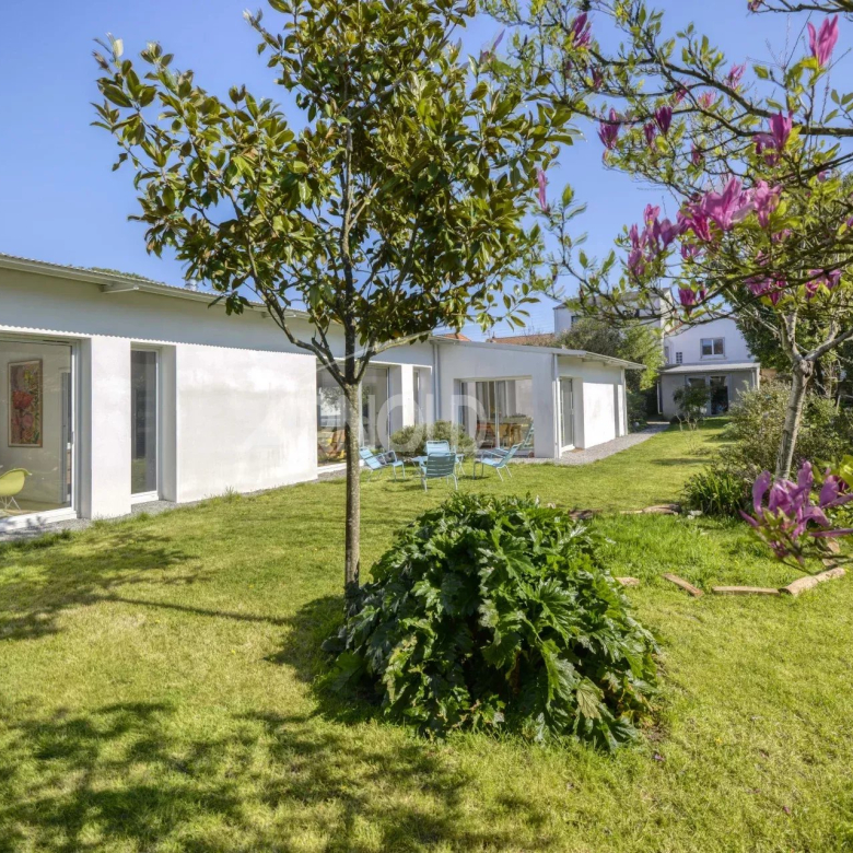 Grasse : Maison de Maître avec Potentiel Constructible Majeur !