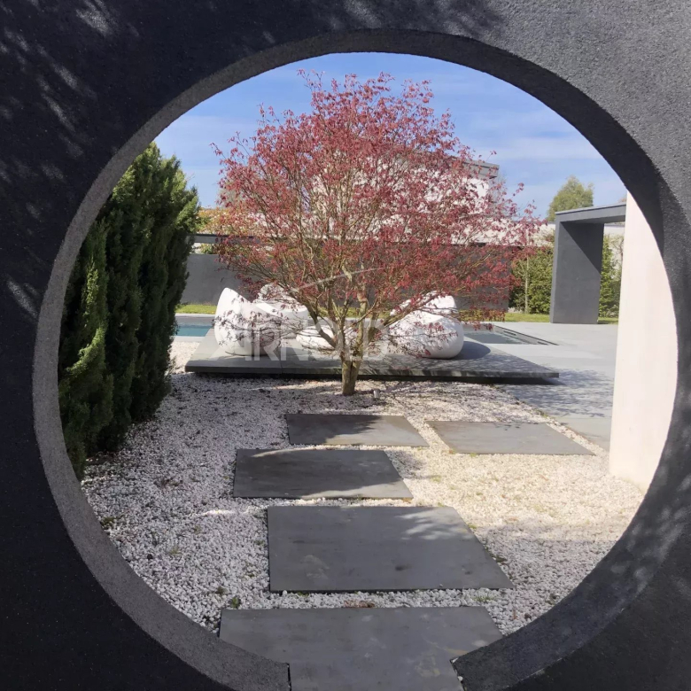 NICE – Corniche Fleurie – Appartement 4P de standing clé en main avec terrasse et belle vue mer. Garage. Parking. Cave. Piscine.