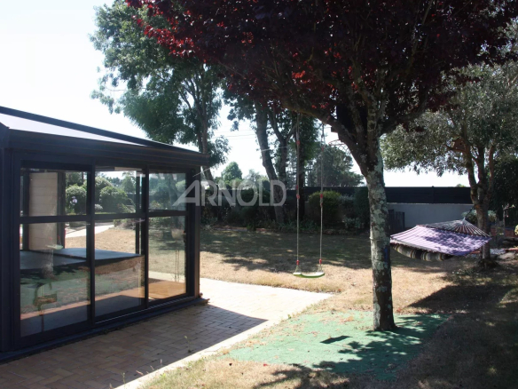 Maison  contemporaine  proche  base  de  Toulindac