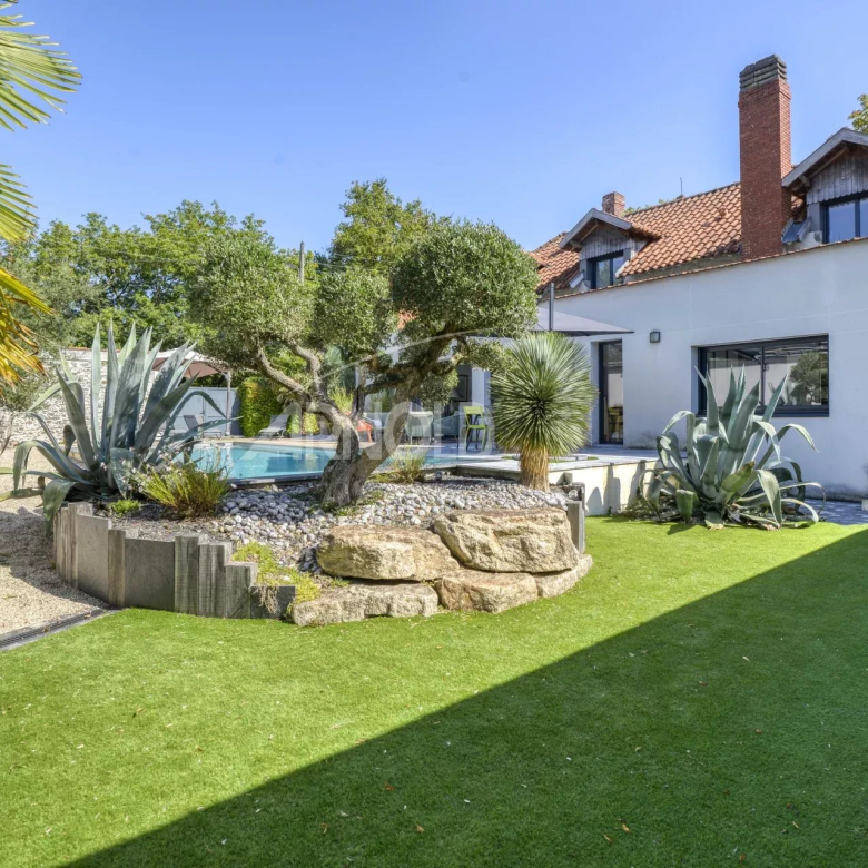 Contemporaine   avec  piscine