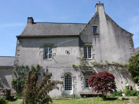 Au  coeur  de  Rochefort  -en  -Terre : Manoir  de  caractére