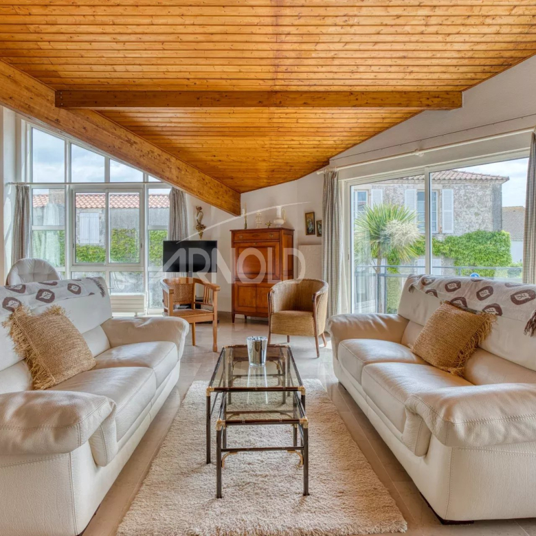 Exclusive and unique in the area: Magnificent waterfront property