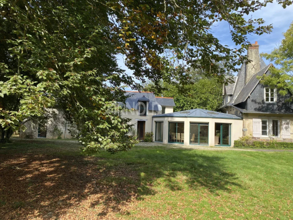 Property near Rennes House 250 m2 + outbuildings on a plot of approximately 3000 m2 (Cesson-Sévigné).