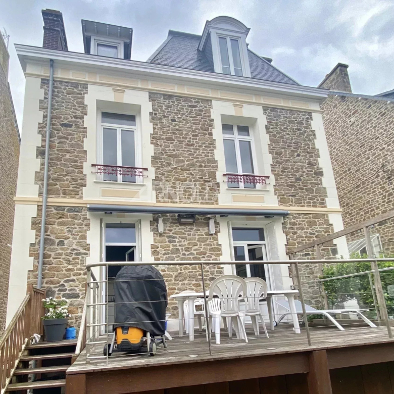Caveirac – Villa contemporaine de 231m2 avec piscine aux por