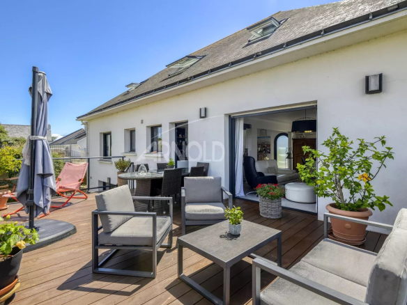 LE POULIGUEN – Maison de standing rénovée avec ascenseur
