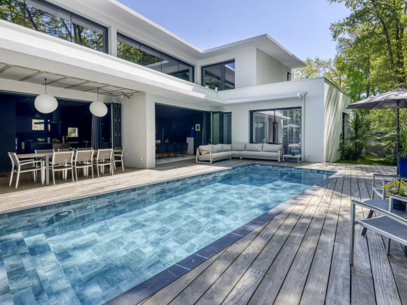 Sucé-sur-Erdre: Contemporary, high-end