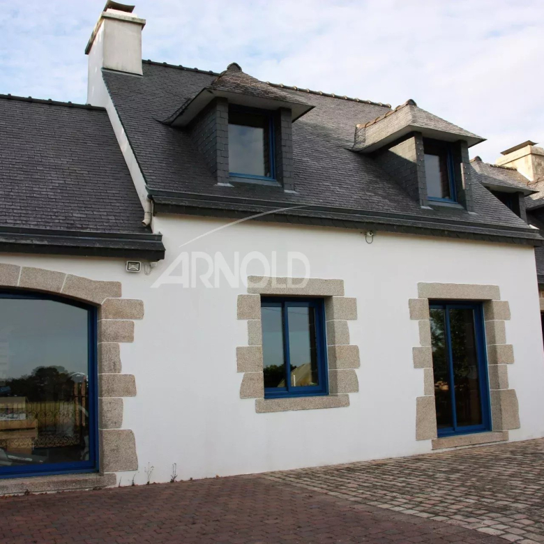4-bedroom house with swimming pool