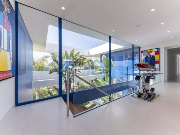 Modern interior of Villa Montabord in Calpe with views of the sea and the Penyal d'Ifac.