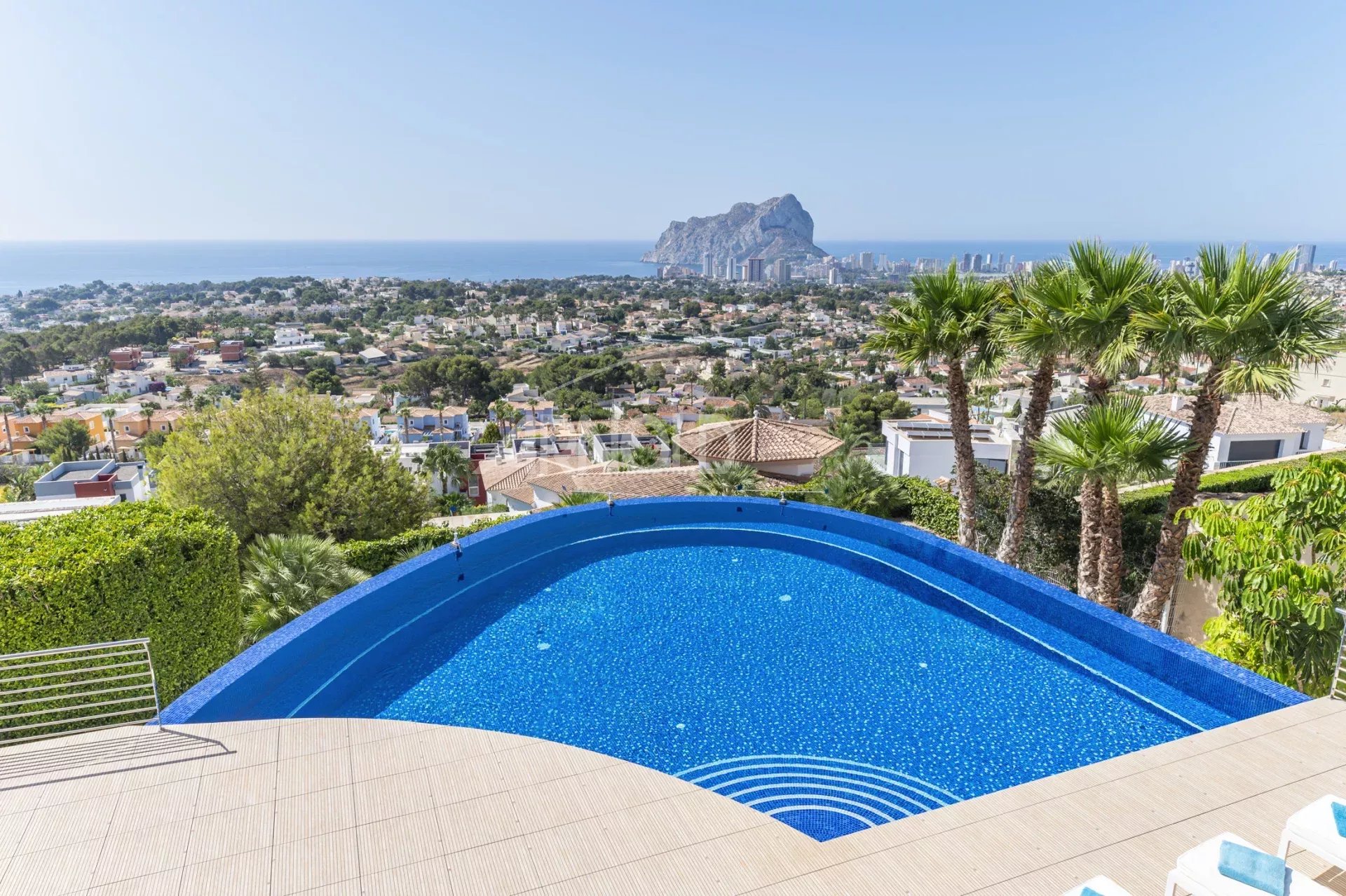 View of the swimming pool of Villa Montabord with the Penyal d'Ifac in the background in Calpe.