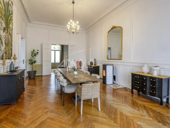 Interior of a private mansion in Ancenis with a large wooden table and contemporary decor.