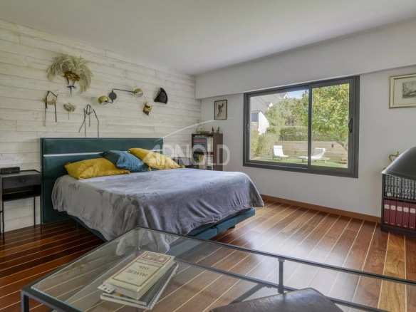 Room in a contemporary villa in Pornichet with a bed and a garden view.